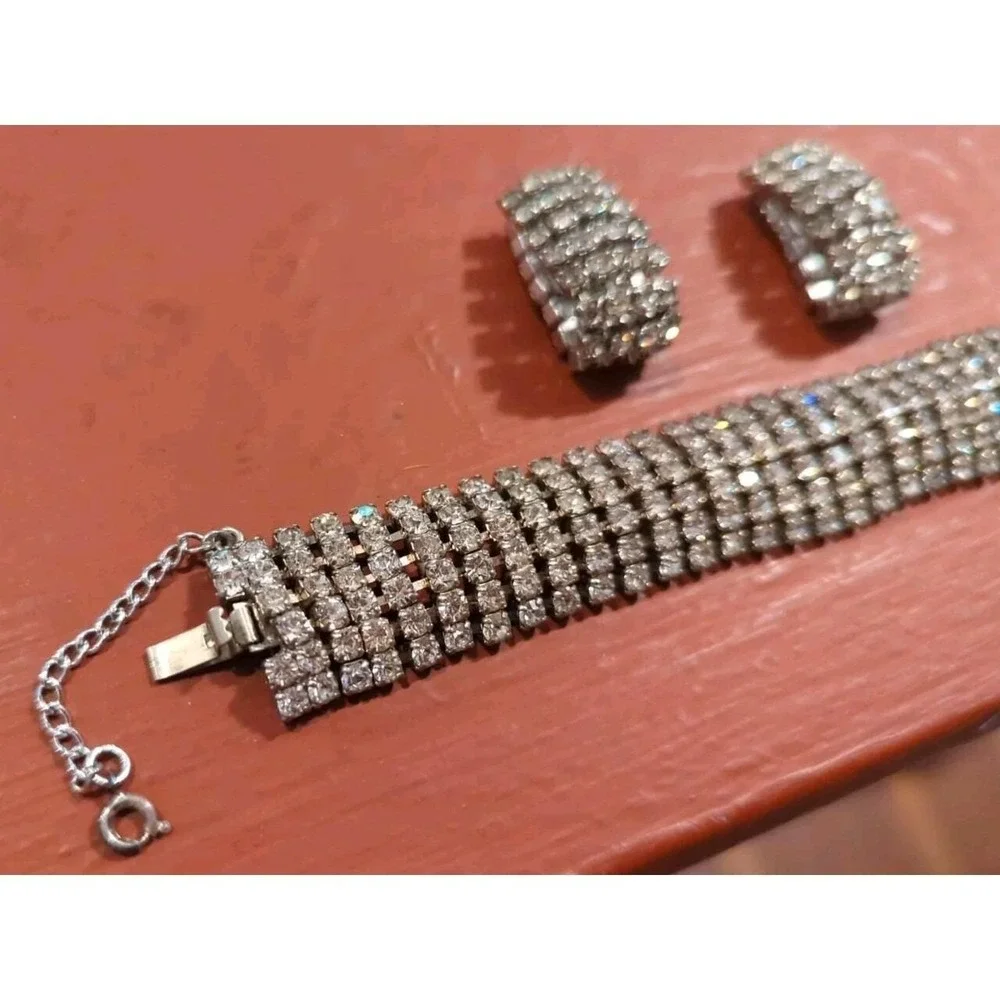 VINTAGE JEWELRY 1950's Gorgeous RHINESTONE BRACELET & Clip On Earrings Set